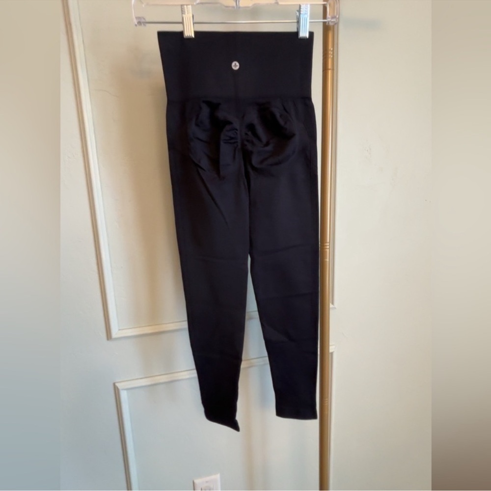 HALARA Black High-Waisted Seamless Butt-Lifting Yoga Leggings Large NWT MSRP $45